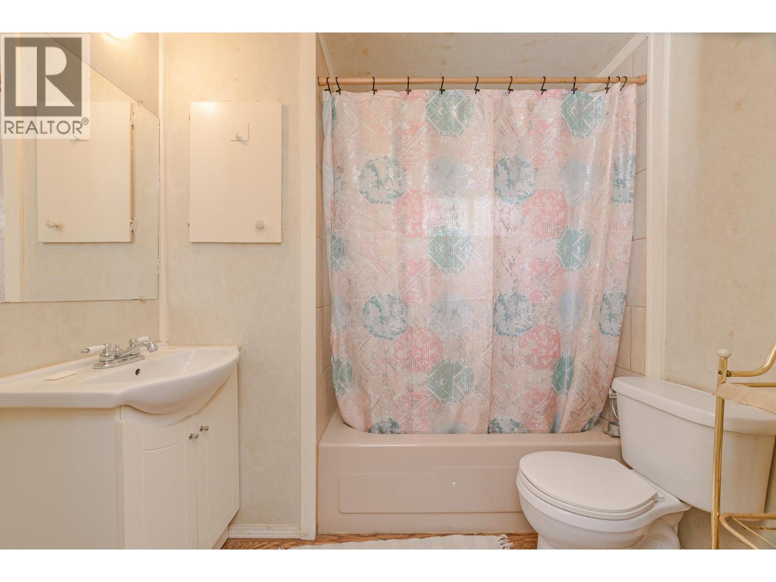 1 Robson Road, Mara, BC