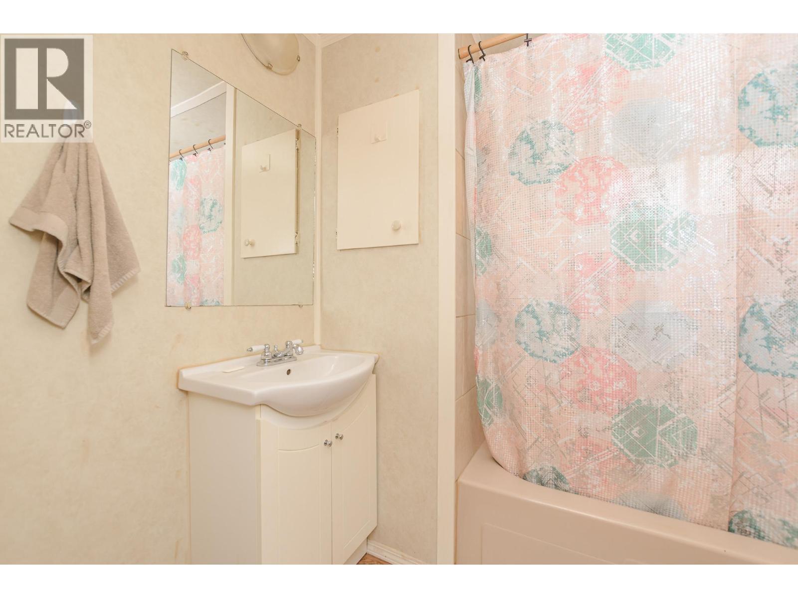 1 Robson Road, Mara, BC