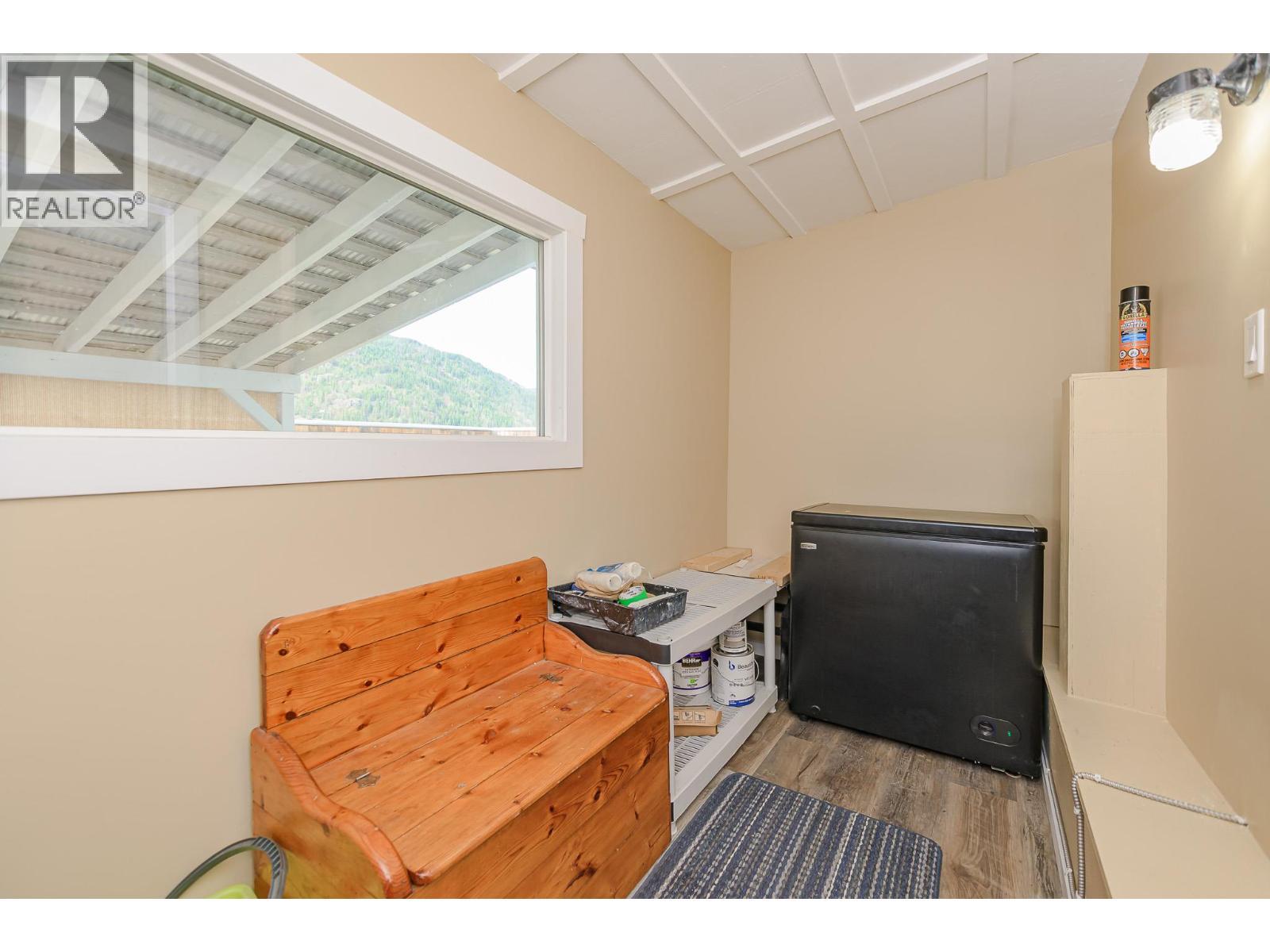 1 Robson Road, Mara, BC