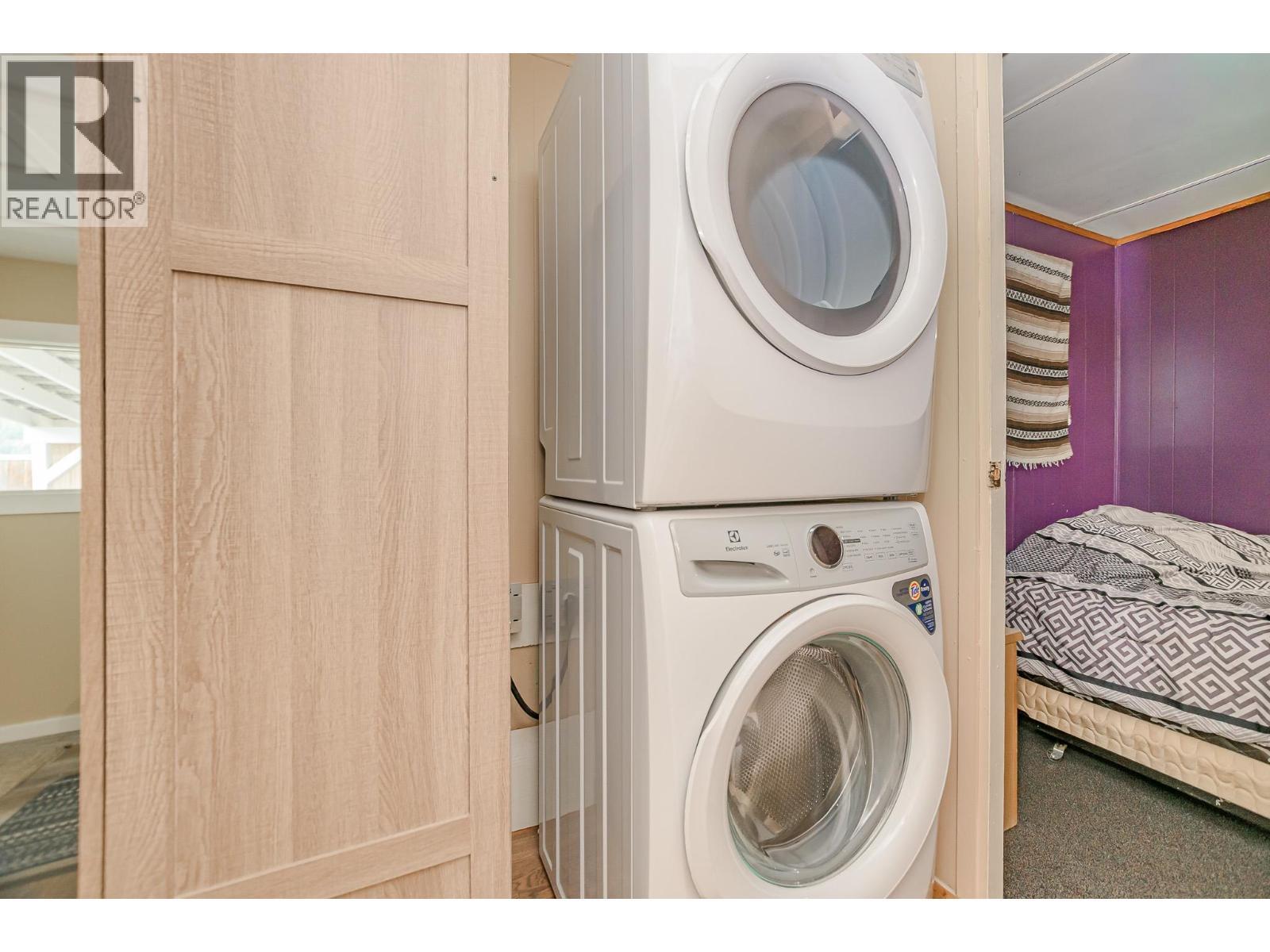 1 Robson Road, Mara, BC