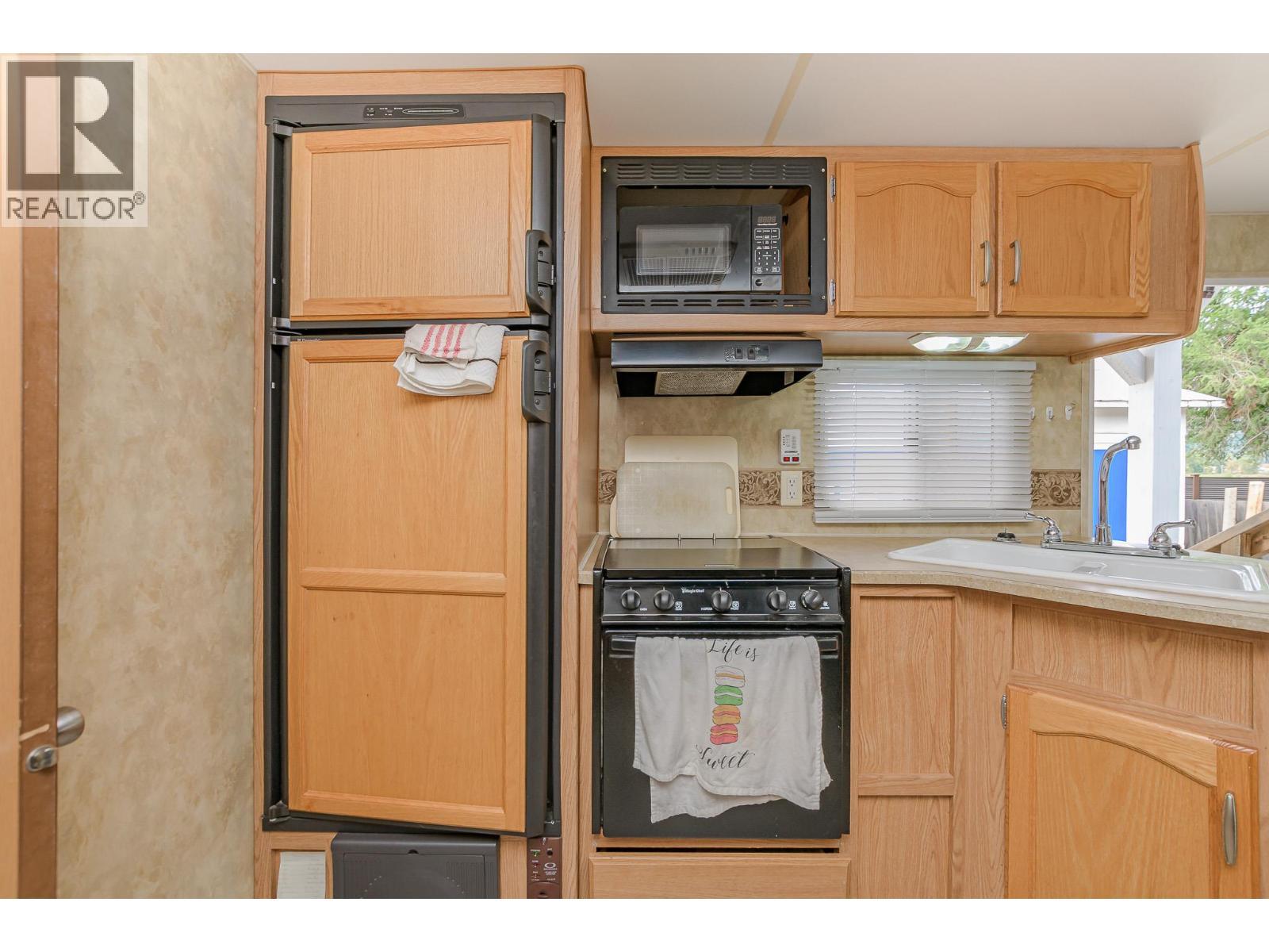 1 Robson Road, Mara, BC