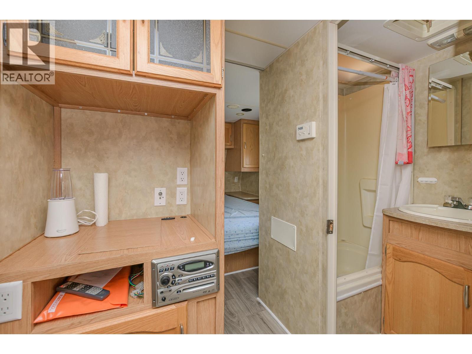 1 Robson Road, Mara, BC