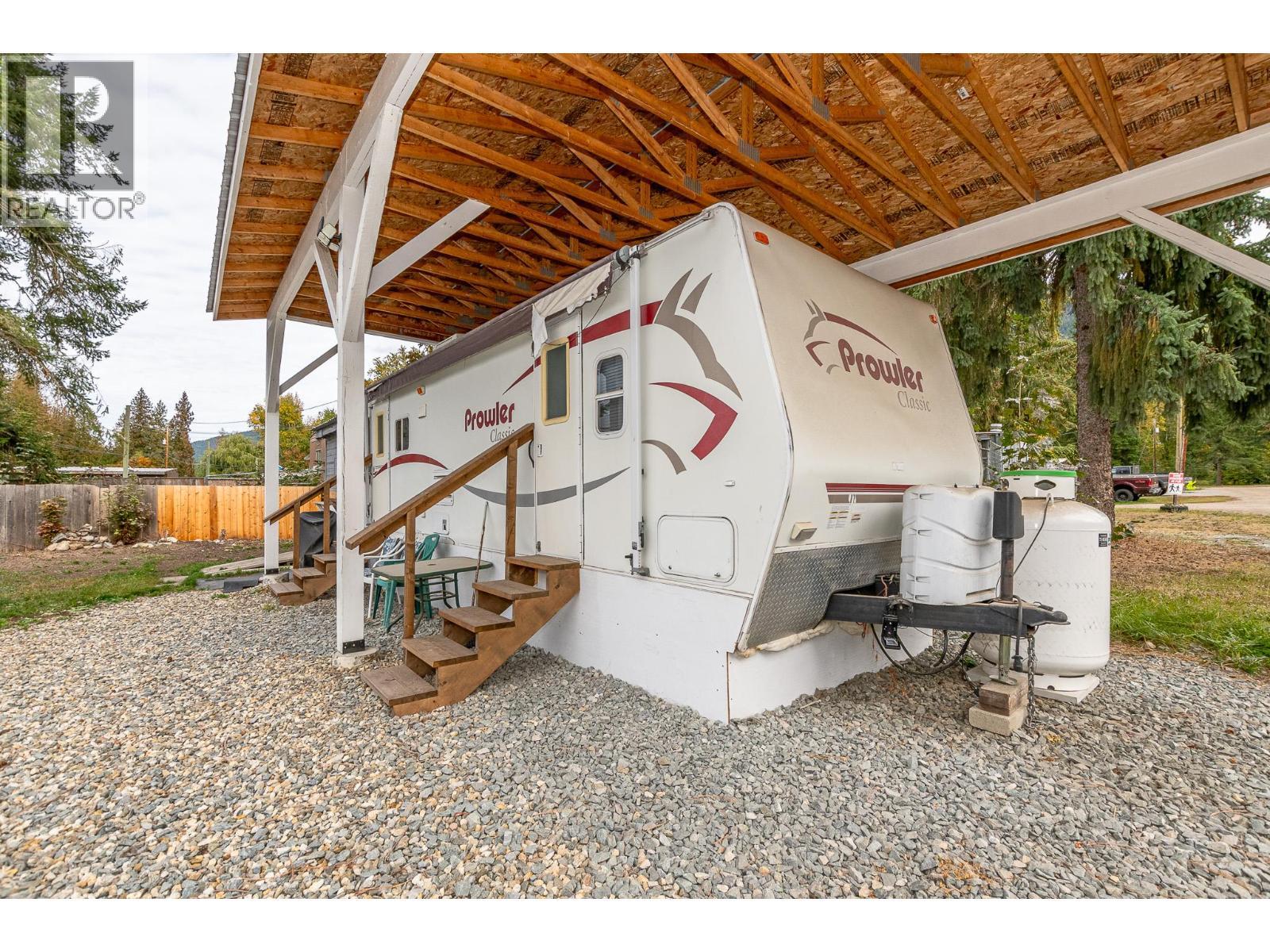 1 Robson Road, Mara, BC