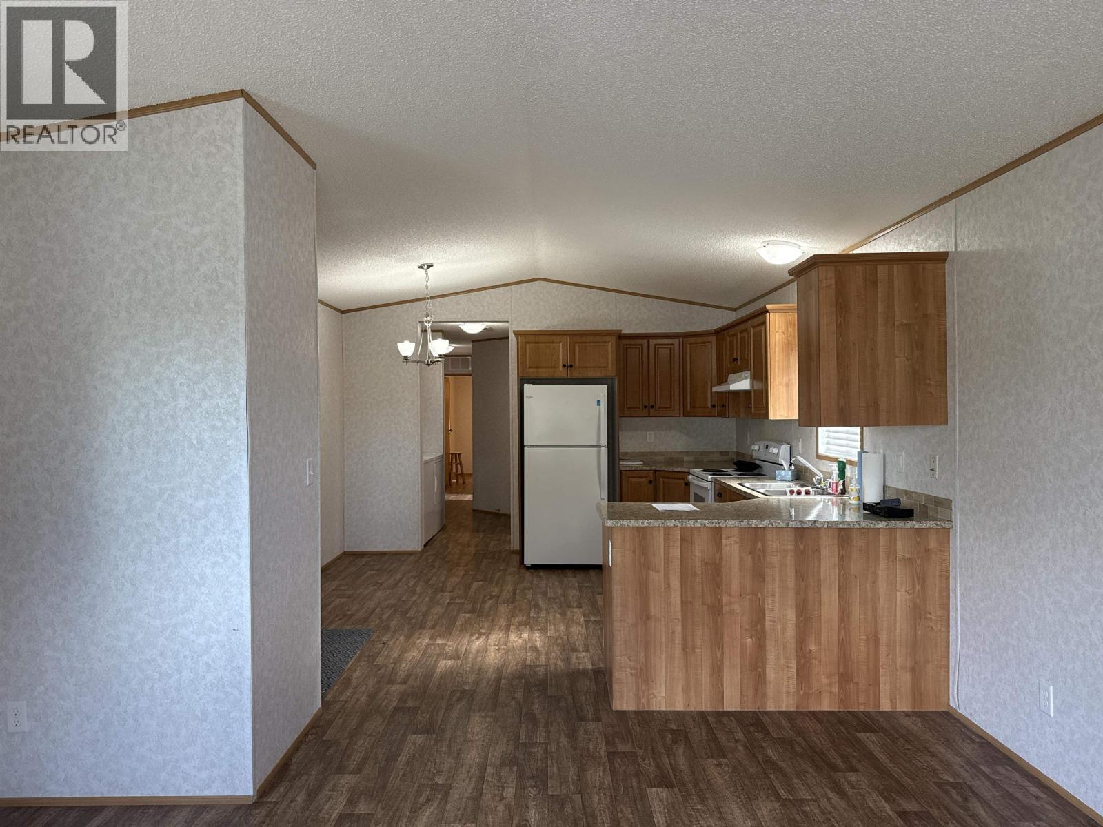 19 2377 Larch Avenue, Quesnel, BC - Indoor Photo Showing Kitchen
