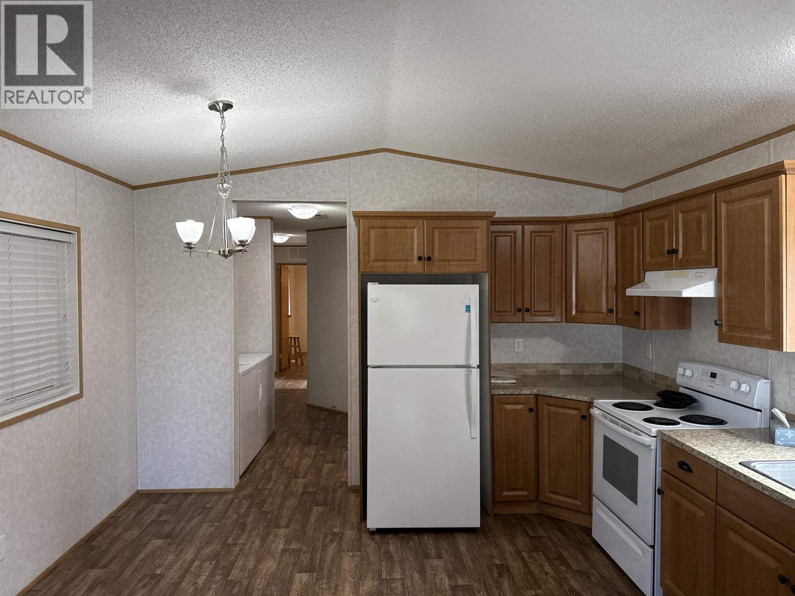 19 2377 Larch Avenue, Quesnel, BC - Indoor Photo Showing Kitchen