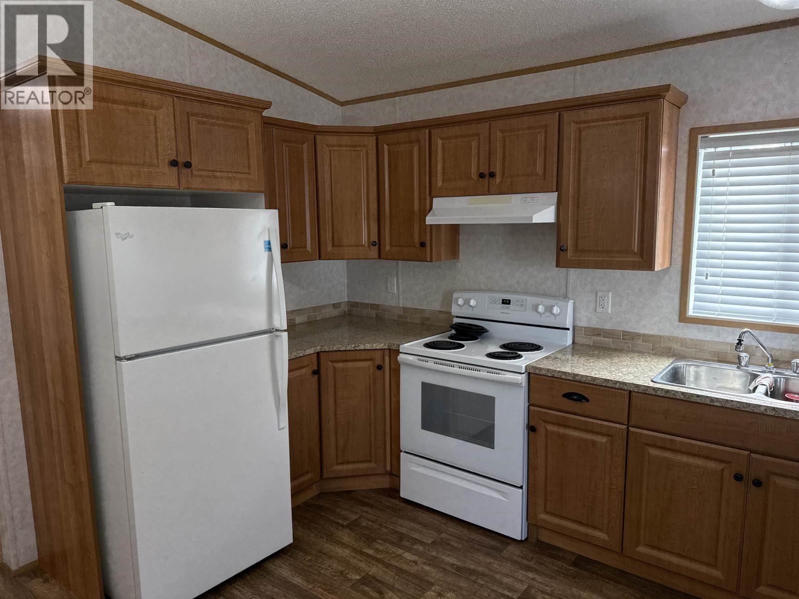 19 2377 Larch Avenue, Quesnel, BC - Indoor Photo Showing Kitchen With Double Sink