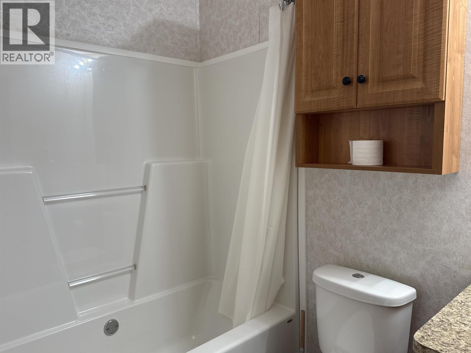 19 2377 Larch Avenue, Quesnel, BC - Indoor Photo Showing Bathroom
