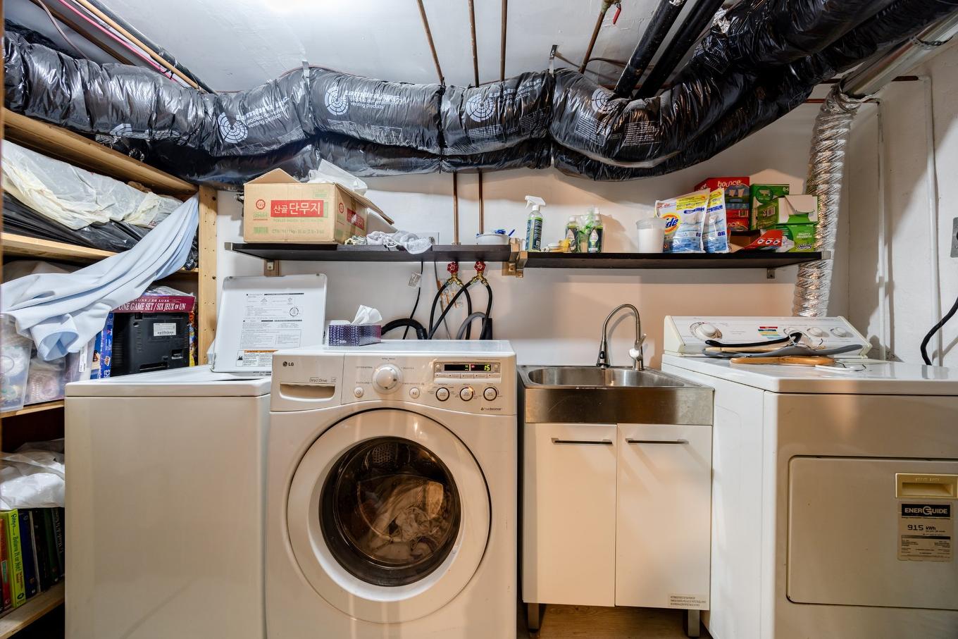 Salle de lavage - 2260 Av. Wilson, Montréal (Côte-Des-Neiges/Notre-Dame-De-Grâce), QC - Indoor Photo Showing Laundry Room