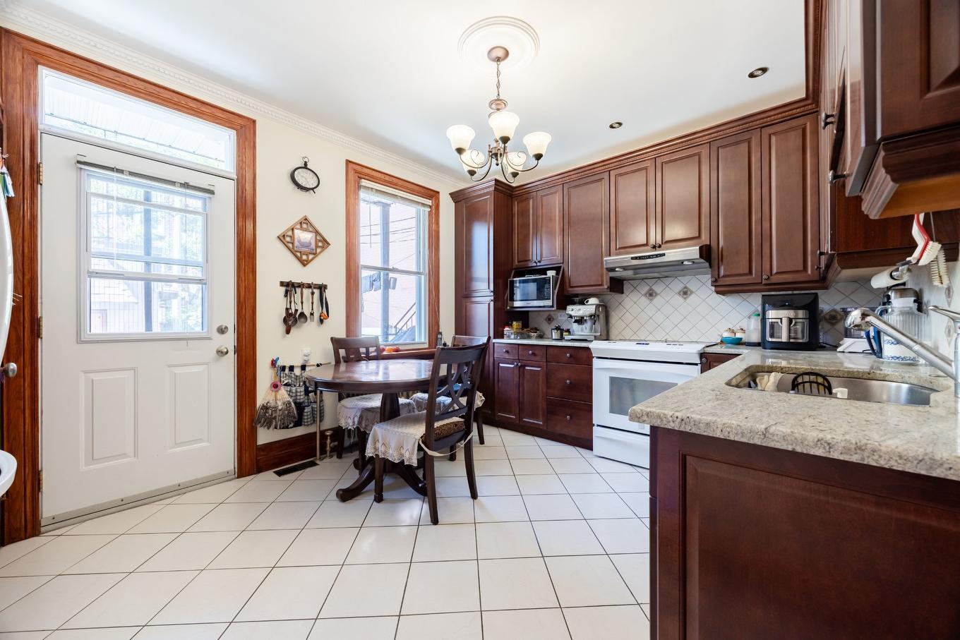 Cuisine - 2260 Av. Wilson, Montréal (Côte-Des-Neiges/Notre-Dame-De-Grâce), QC - Indoor Photo Showing Kitchen