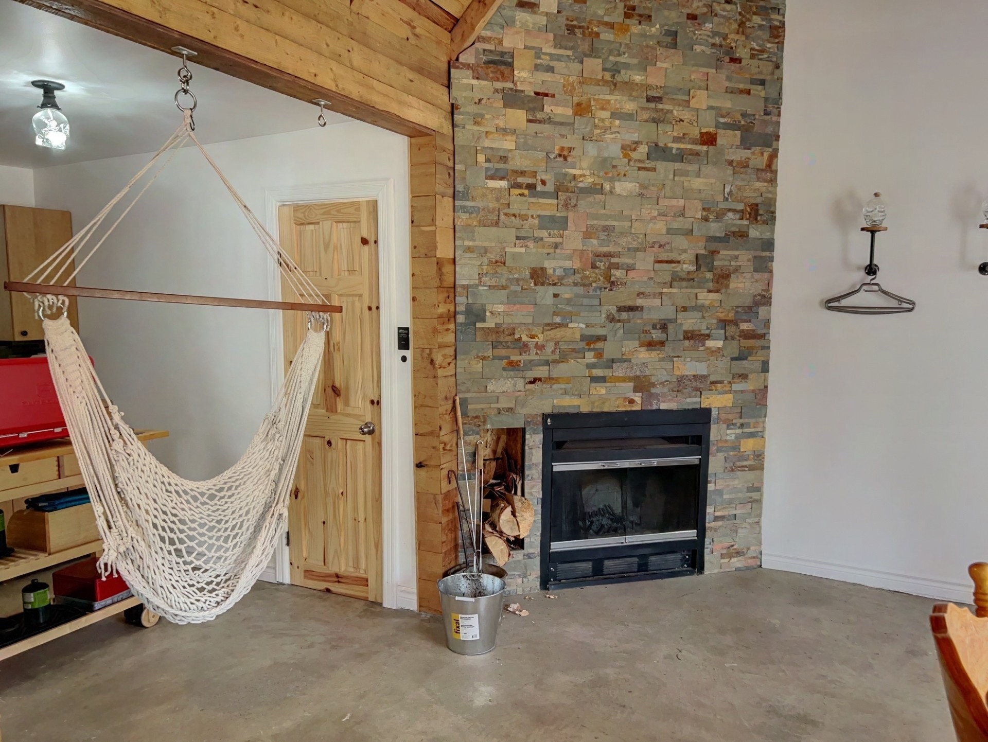 Living Room - 1 Rivière Hall, Paspébiac, QC - Indoor With Fireplace