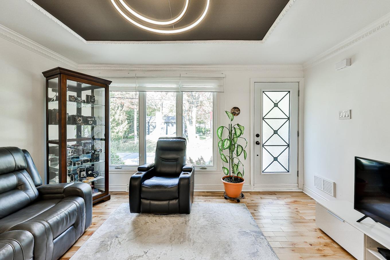 Salon - 466 Rue Lamontagne, Mascouche, QC - Indoor Photo Showing Living Room