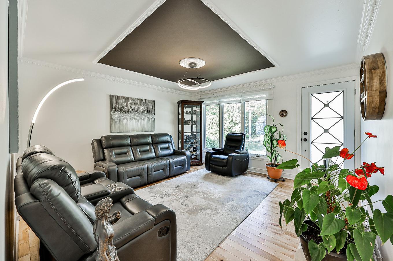 Salon - 466 Rue Lamontagne, Mascouche, QC - Indoor Photo Showing Living Room