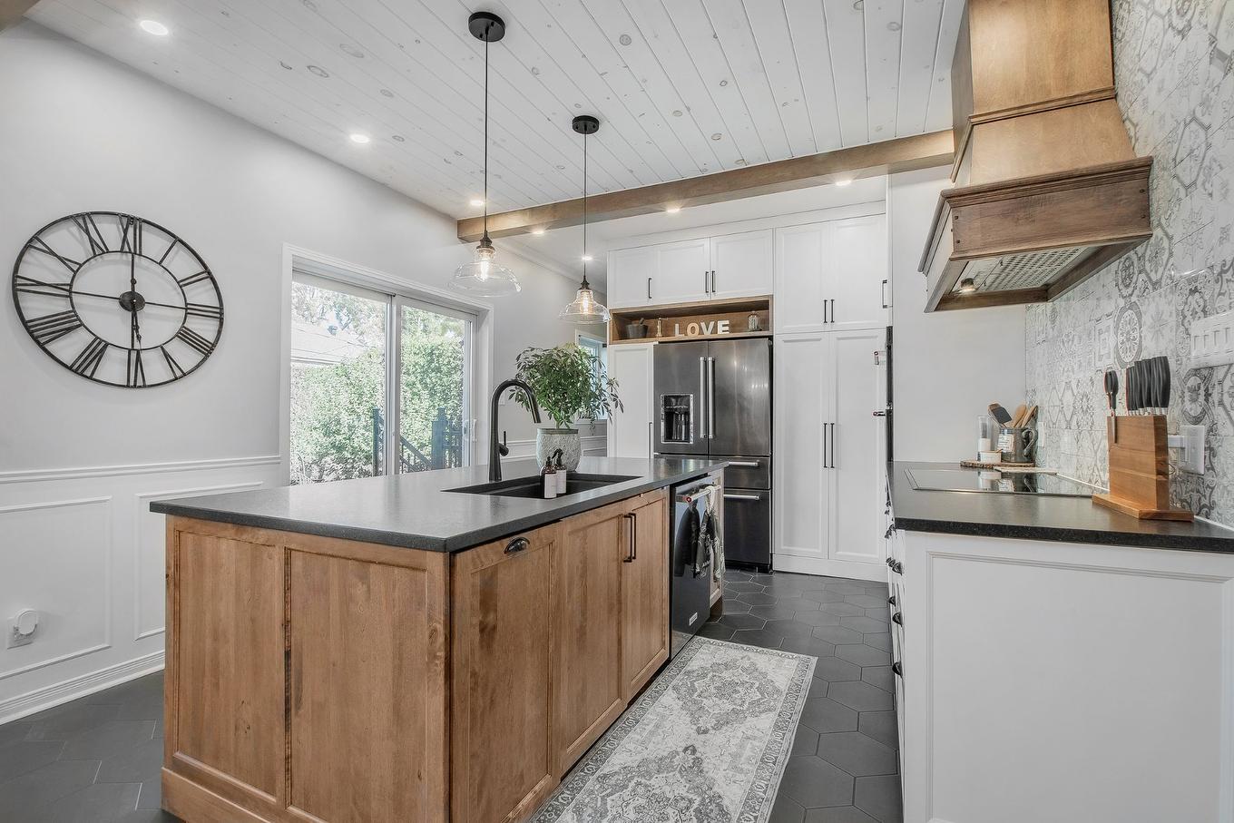 Cuisine - 2442 Rue Des Jacinthes, Terrebonne (Terrebonne), QC - Indoor Photo Showing Kitchen With Upgraded Kitchen