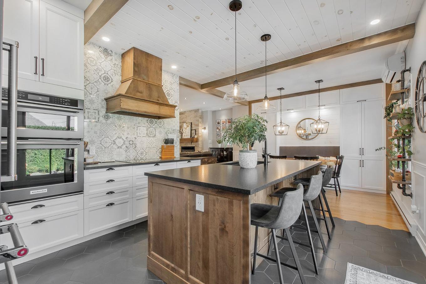 Cuisine - 2442 Rue Des Jacinthes, Terrebonne (Terrebonne), QC - Indoor Photo Showing Kitchen With Upgraded Kitchen