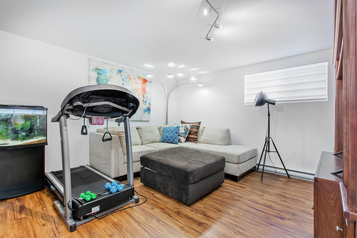 Salle familiale - 2442 Rue Des Jacinthes, Terrebonne (Terrebonne), QC - Indoor Photo Showing Gym Room