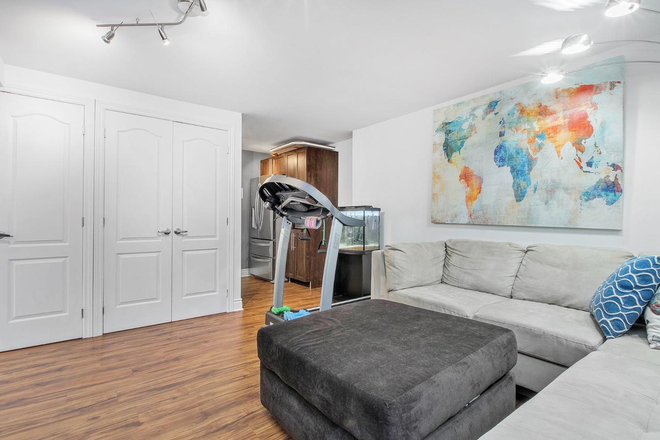 Salle familiale - 2442 Rue Des Jacinthes, Terrebonne (Terrebonne), QC - Indoor