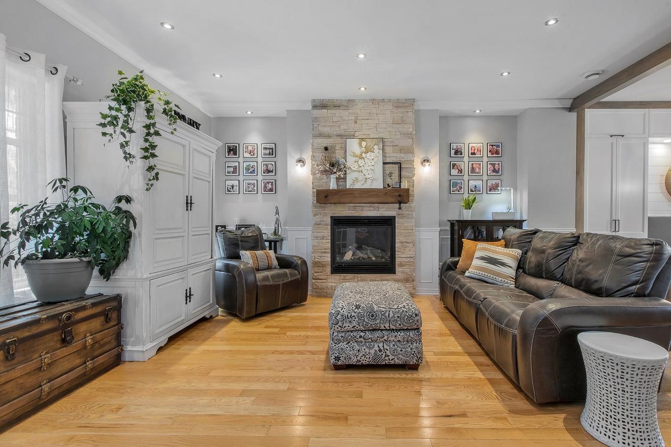 Salon - 2442 Rue Des Jacinthes, Terrebonne (Terrebonne), QC - Indoor Photo Showing Living Room With Fireplace
