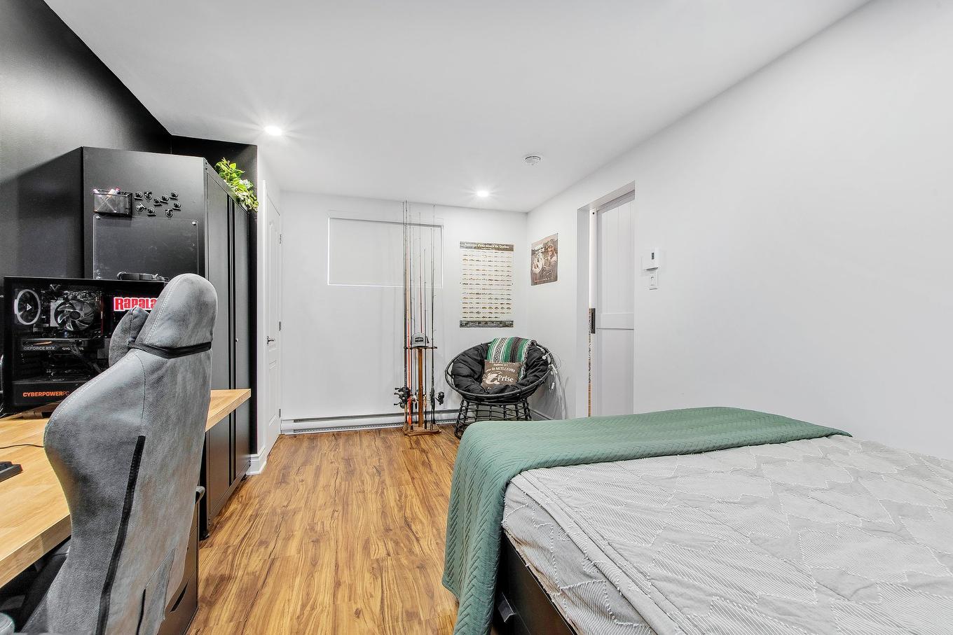 Chambre à coucher - 2442 Rue Des Jacinthes, Terrebonne (Terrebonne), QC - Indoor Photo Showing Bedroom