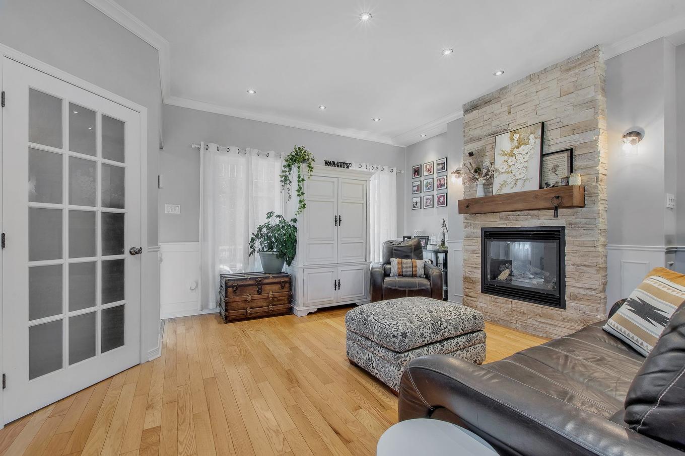 Salon - 2442 Rue Des Jacinthes, Terrebonne (Terrebonne), QC - Indoor Photo Showing Living Room With Fireplace