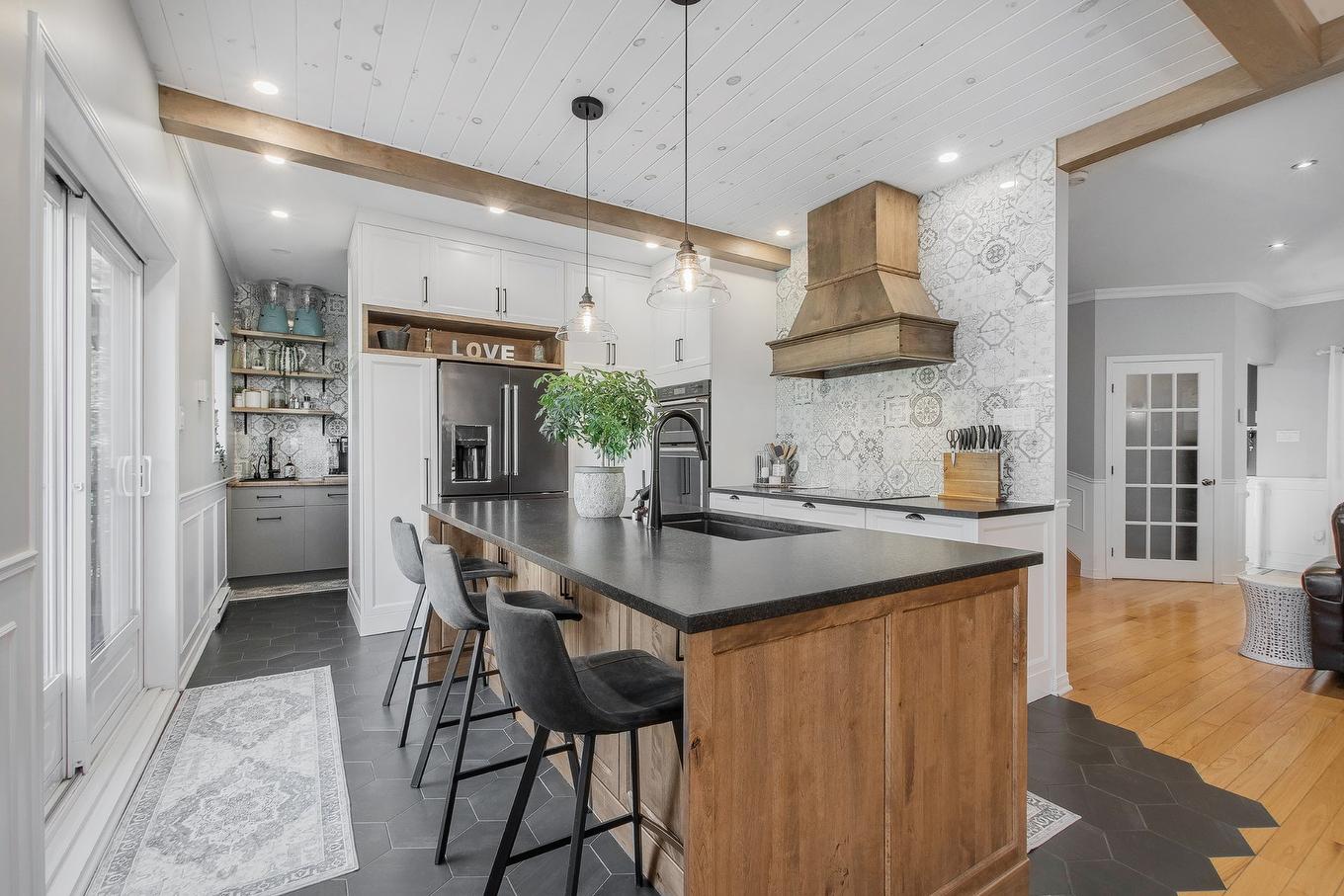 Cuisine - 2442 Rue Des Jacinthes, Terrebonne (Terrebonne), QC - Indoor Photo Showing Kitchen With Upgraded Kitchen