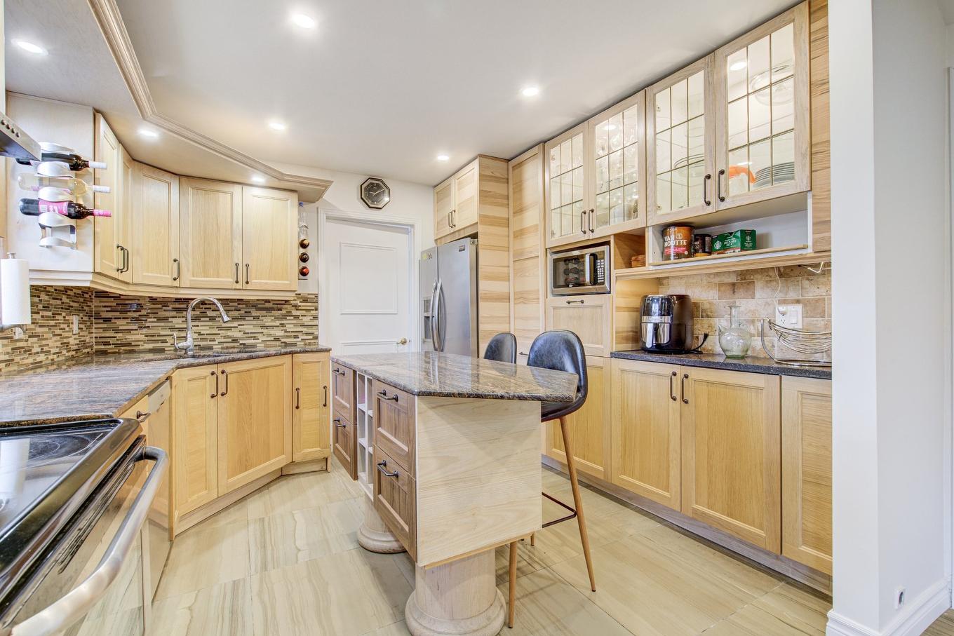 Cuisine - 315 Rue Gagnier, Montréal (Pierrefonds-Roxboro), QC - Indoor Photo Showing Kitchen With Upgraded Kitchen