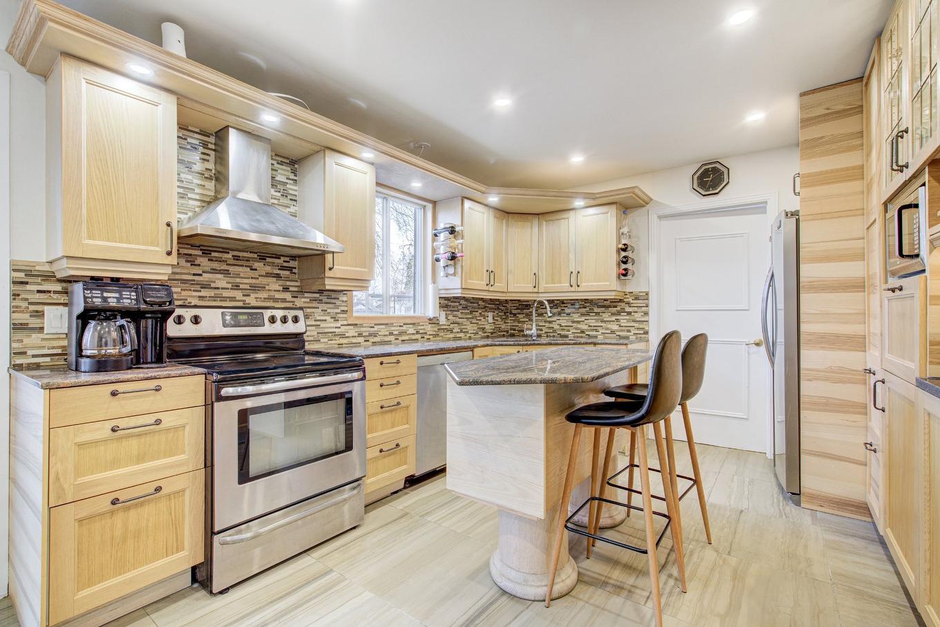 Cuisine - 315 Rue Gagnier, Montréal (Pierrefonds-Roxboro), QC - Indoor Photo Showing Kitchen With Upgraded Kitchen