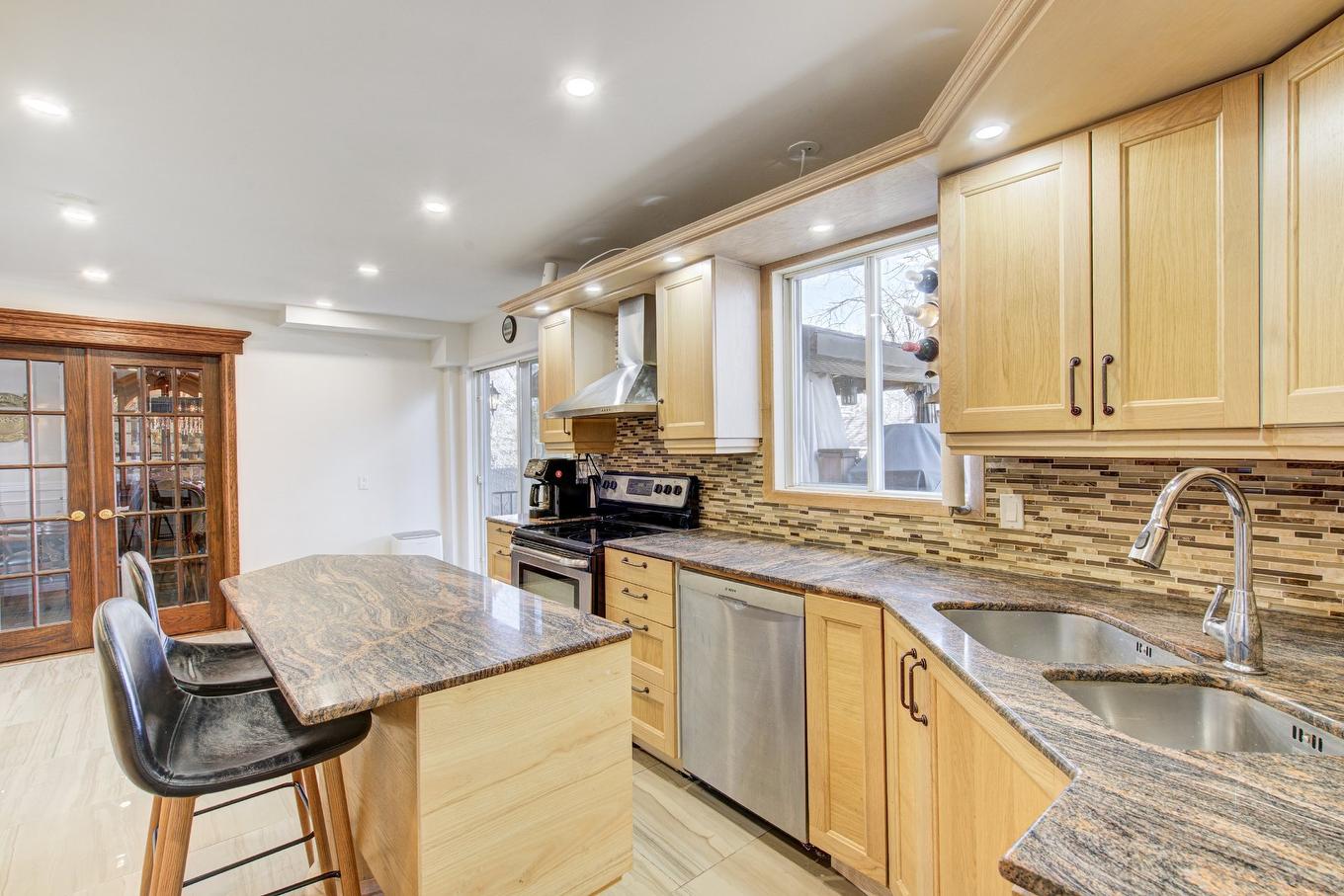 Cuisine - 315 Rue Gagnier, Montréal (Pierrefonds-Roxboro), QC - Indoor Photo Showing Kitchen With Double Sink