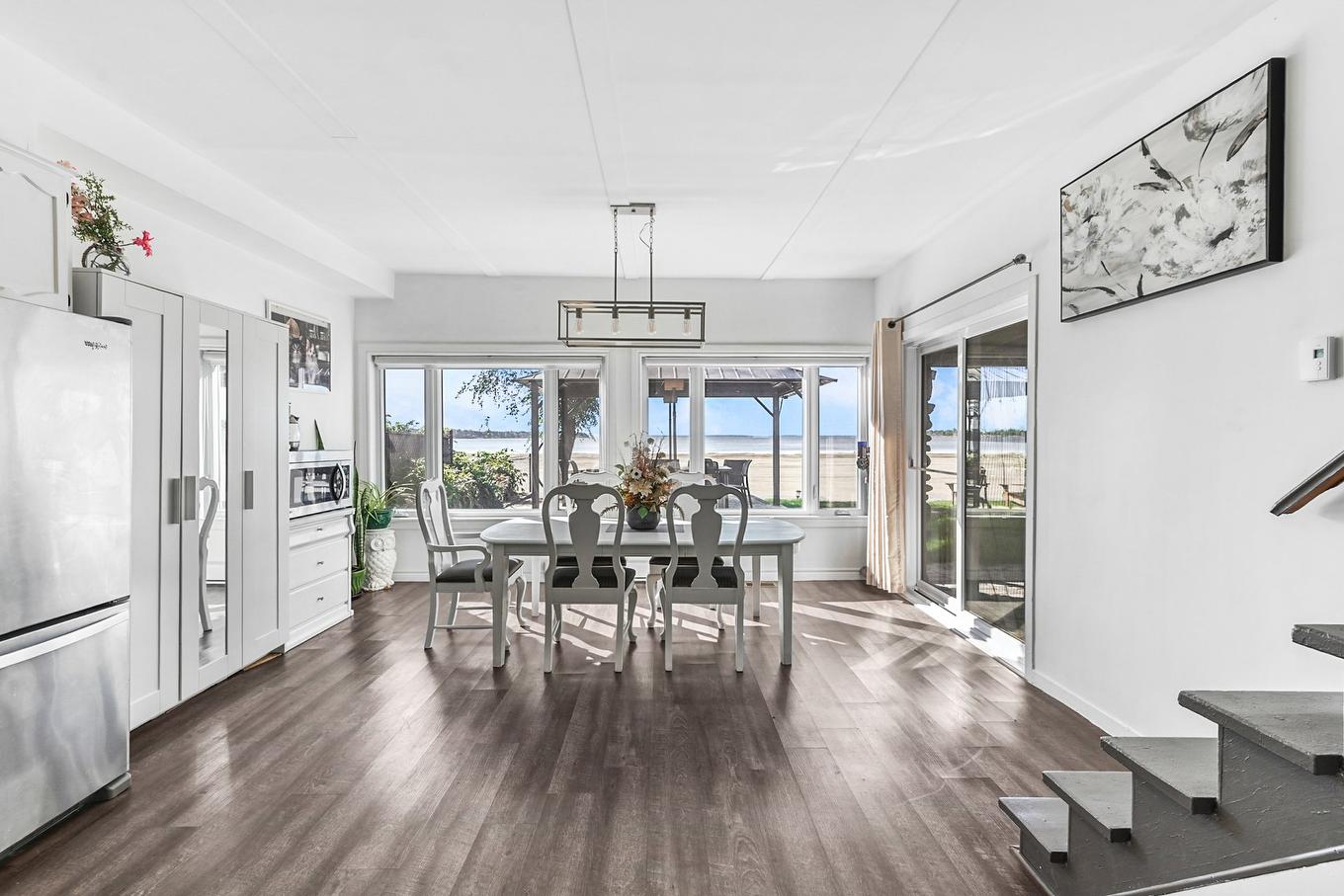 Coin-repas - 27 Av. De Venise O., Venise-En-Québec, QC - Indoor Photo Showing Dining Room