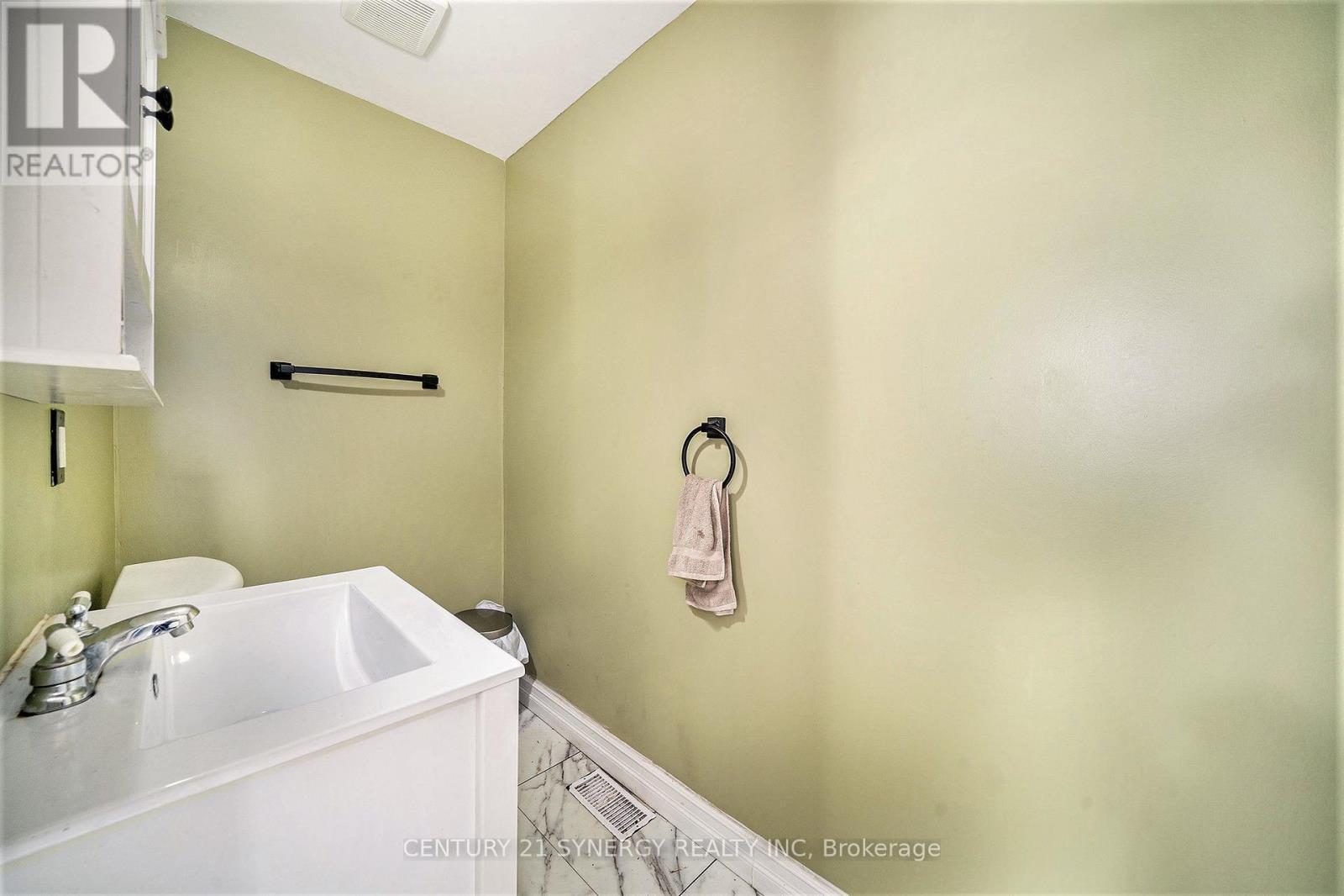 25 Kensington Avenue, Smiths Falls, ON - Indoor