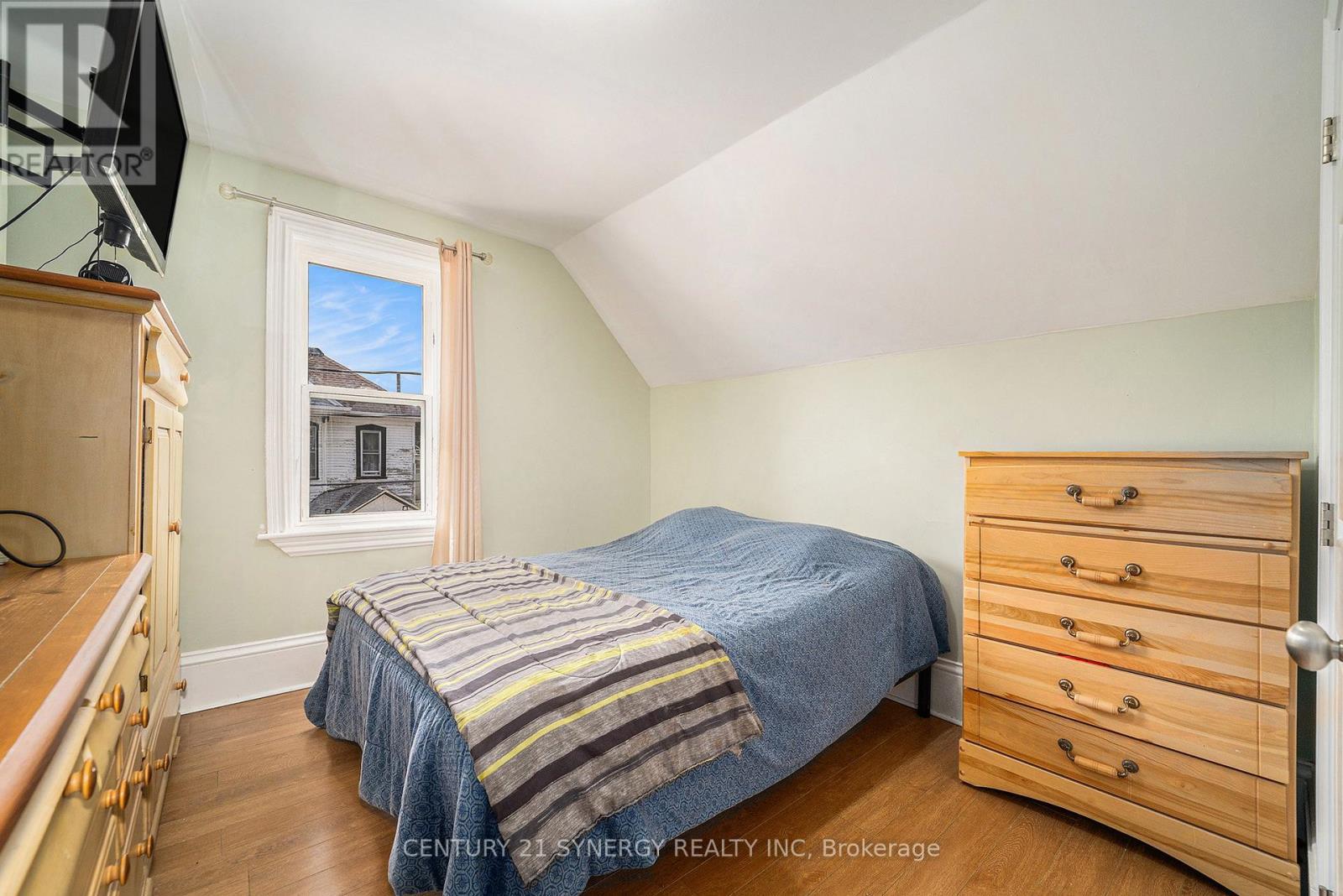 25 Kensington Avenue, Smiths Falls, ON - Indoor Photo Showing Bedroom