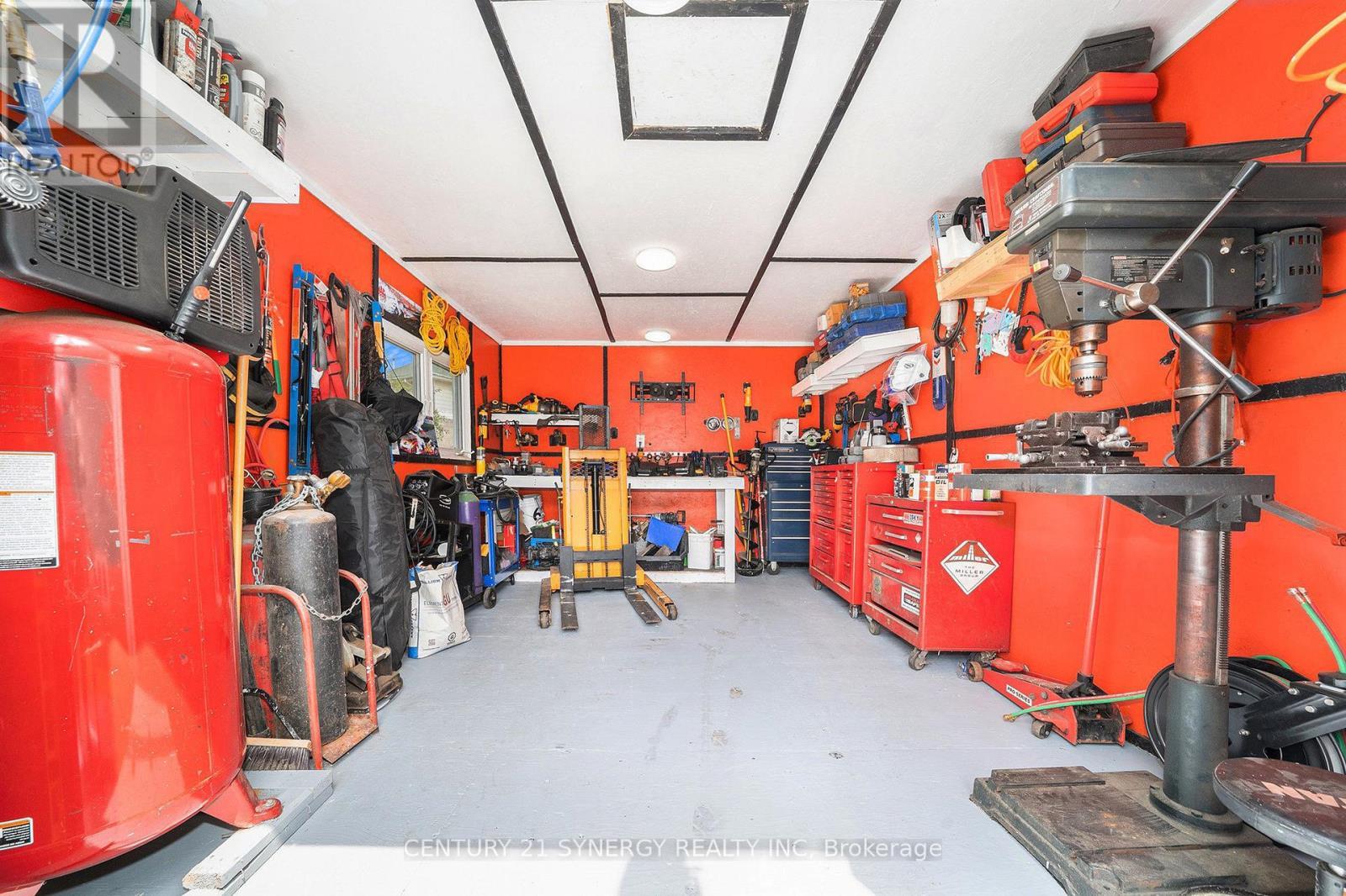 25 Kensington Avenue, Smiths Falls, ON - Indoor With Storage
