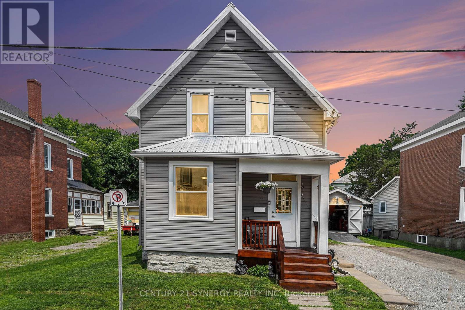 25 Kensington Avenue, Smiths Falls, ON - Outdoor