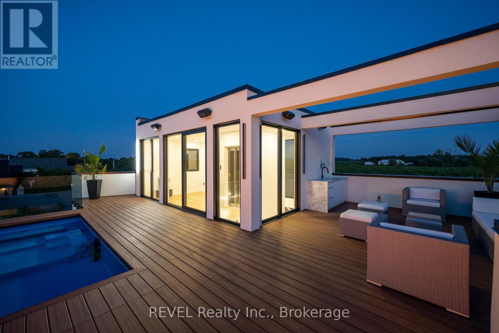 6 Firelane 11 Street, Niagara-On-The-Lake (Lakeshore), ON - Outdoor With In Ground Pool With Deck Patio Veranda With Exterior