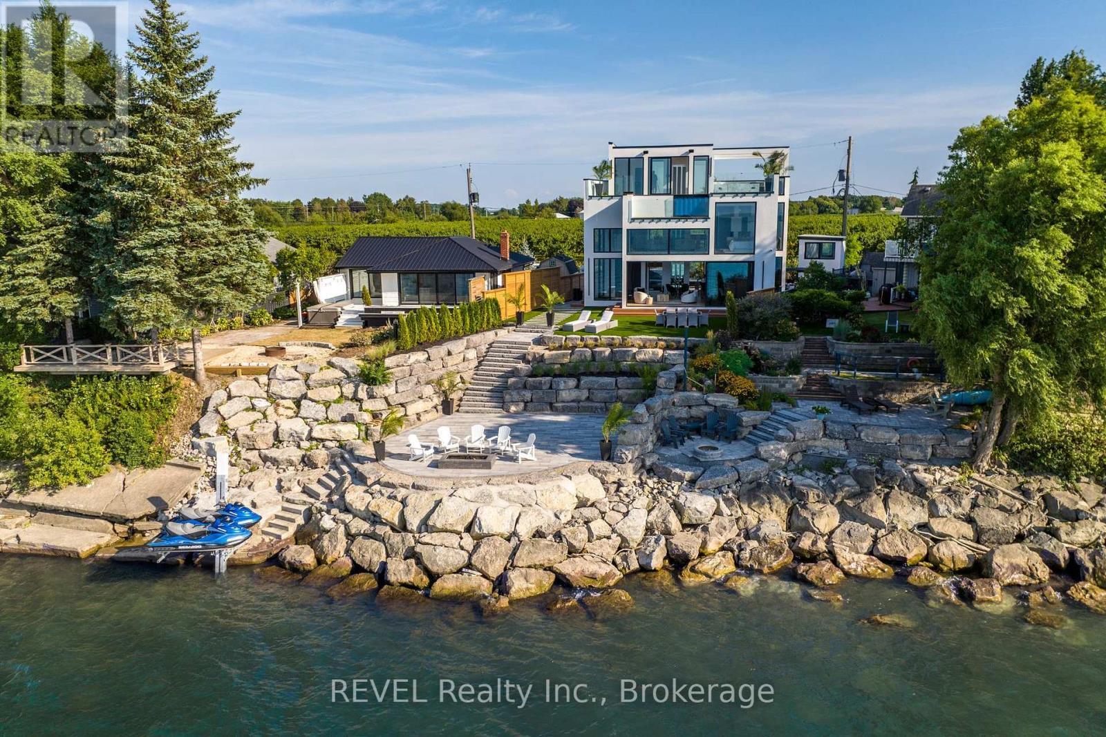 6 Firelane 11 Street, Niagara-On-The-Lake (Lakeshore), ON - Outdoor With Body Of Water