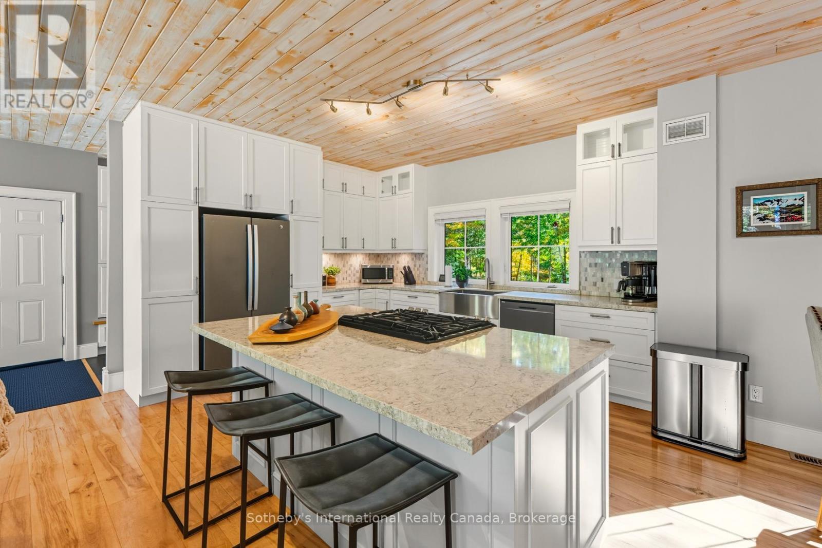64 Bowyer Road, Huntsville (Chaffey), ON - Indoor Photo Showing Kitchen