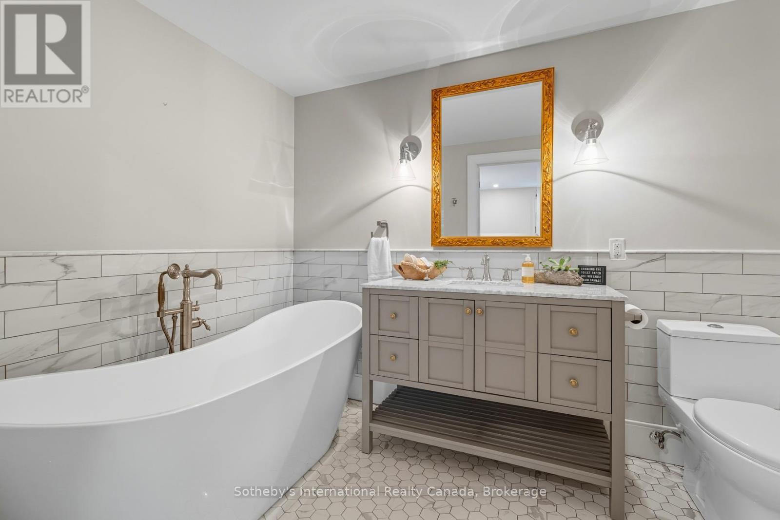 64 Bowyer Road, Huntsville (Chaffey), ON - Indoor Photo Showing Bathroom