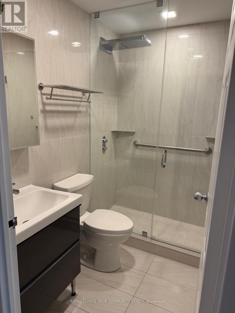 811 - 80 Quebec Avenue, Toronto, ON - Indoor Photo Showing Bathroom