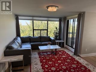 811 - 80 Quebec Avenue, Toronto, ON - Indoor Photo Showing Living Room