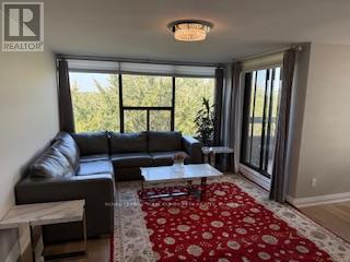 811 - 80 Quebec Avenue, Toronto, ON - Indoor Photo Showing Living Room