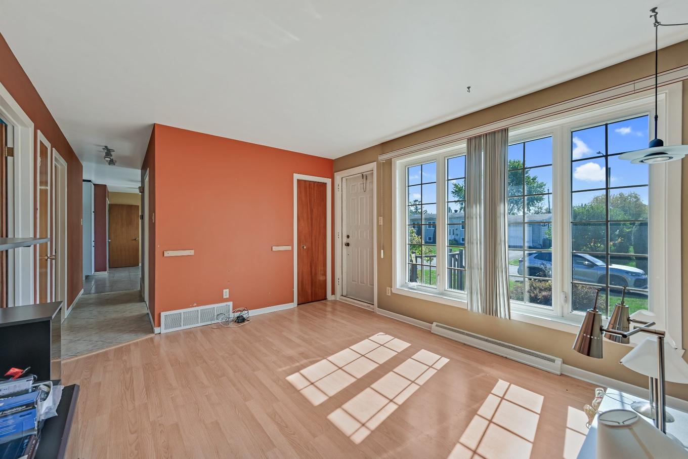 Living room - 87 Rue De Liège, Saint-Jean-Sur-Richelieu, QC - Indoor Photo Showing Other Room