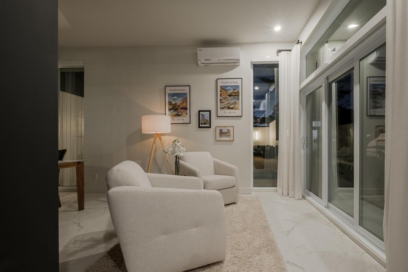 Salon - 610 Rue Du Chardonnay, Sherbrooke (Les Nations), QC -