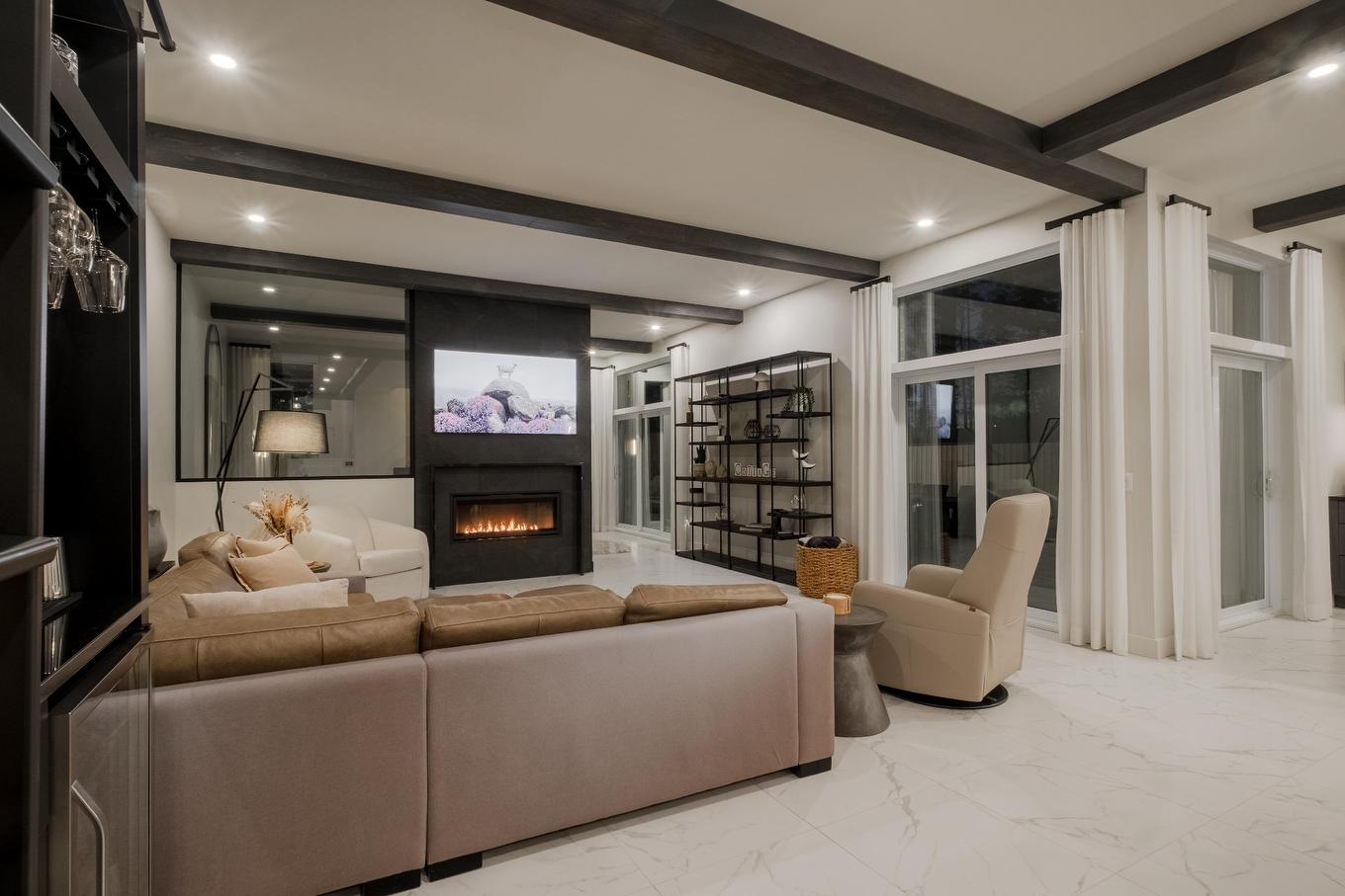 Salon - 610 Rue Du Chardonnay, Sherbrooke (Les Nations), QC - Indoor With Fireplace