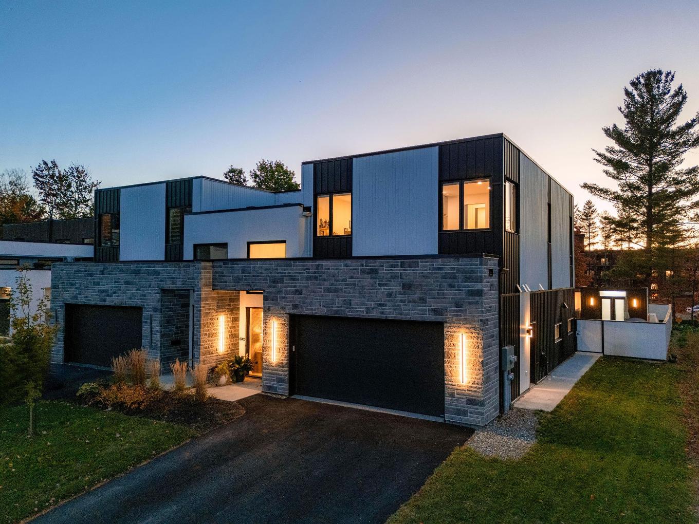 Façade - 610 Rue Du Chardonnay, Sherbrooke (Les Nations), QC - Outdoor With Fireplace