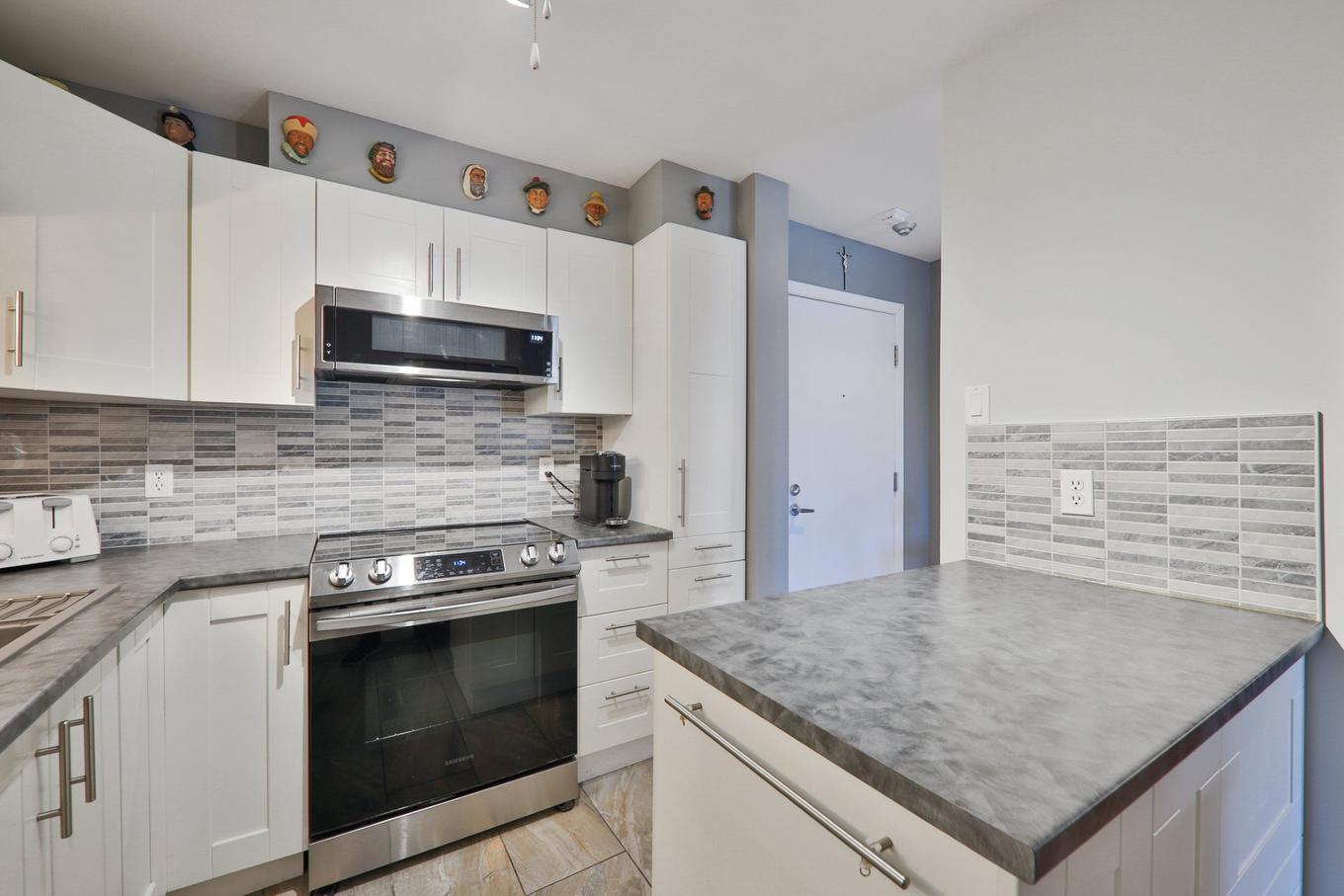 Cuisine - 506-4191 Rue De La Seine, Laval (Chomedey), QC - Indoor Photo Showing Kitchen With Upgraded Kitchen