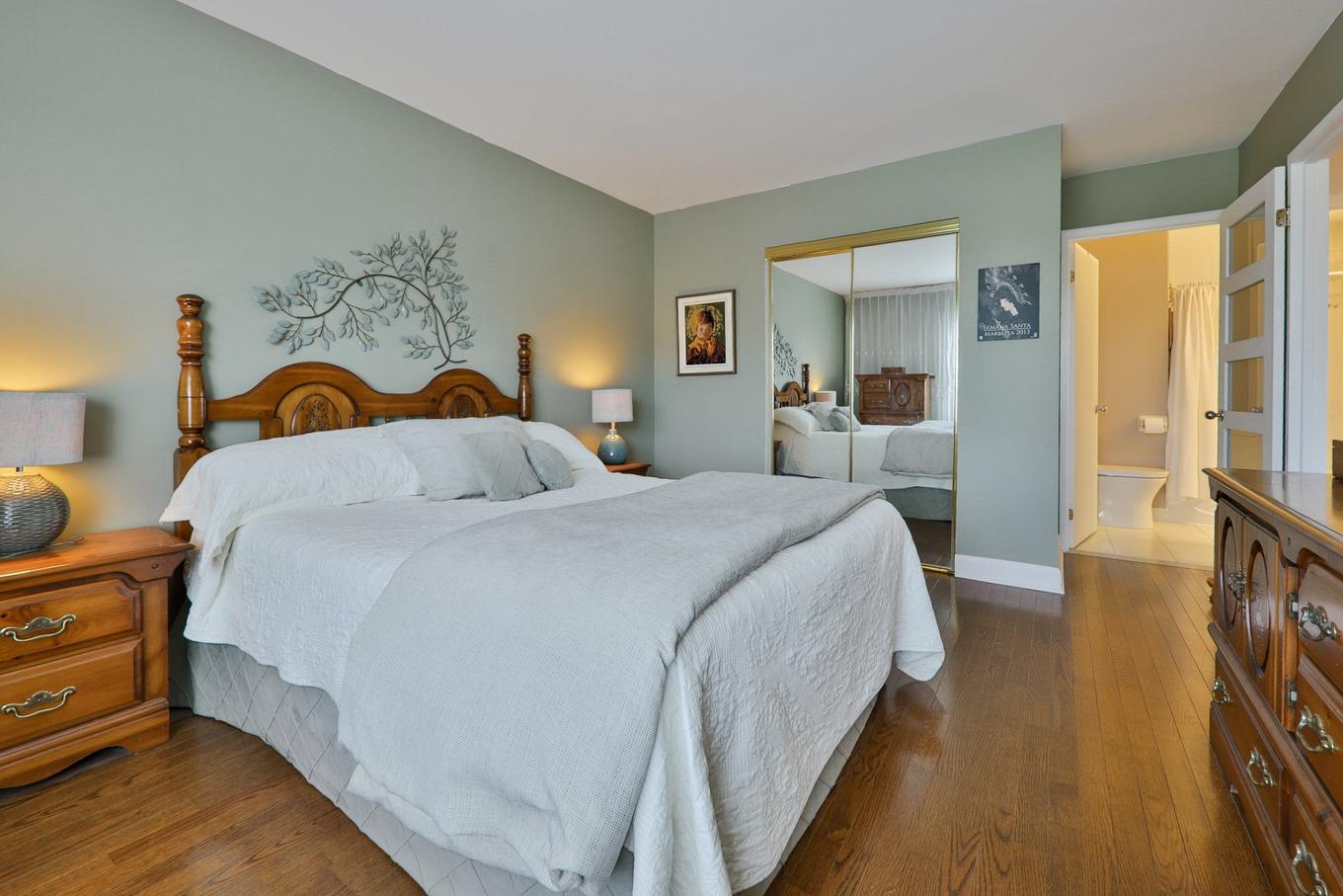 Chambre à coucher principale - 506-4191 Rue De La Seine, Laval (Chomedey), QC - Indoor Photo Showing Bedroom