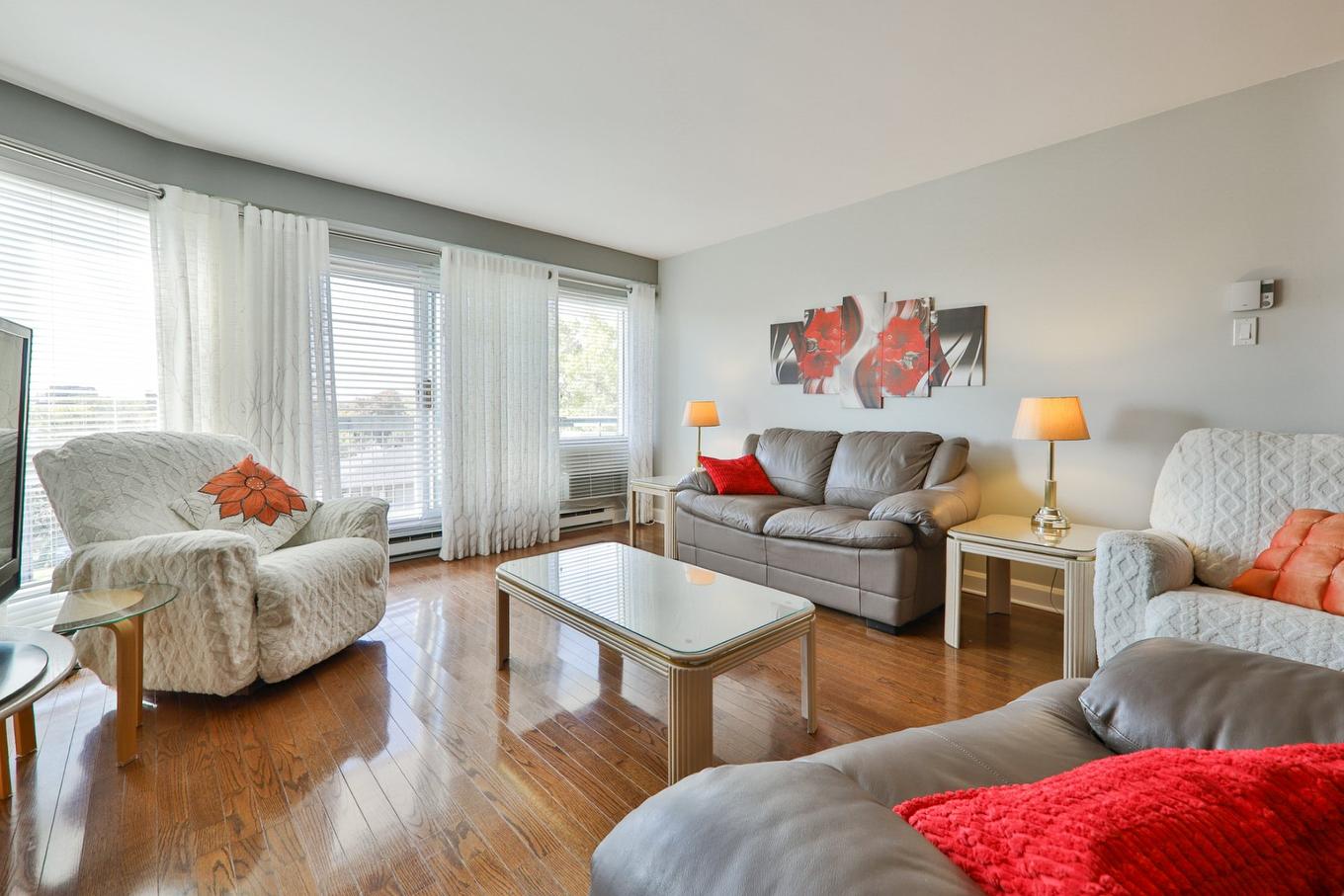 Salon - 506-4191 Rue De La Seine, Laval (Chomedey), QC - Indoor Photo Showing Living Room