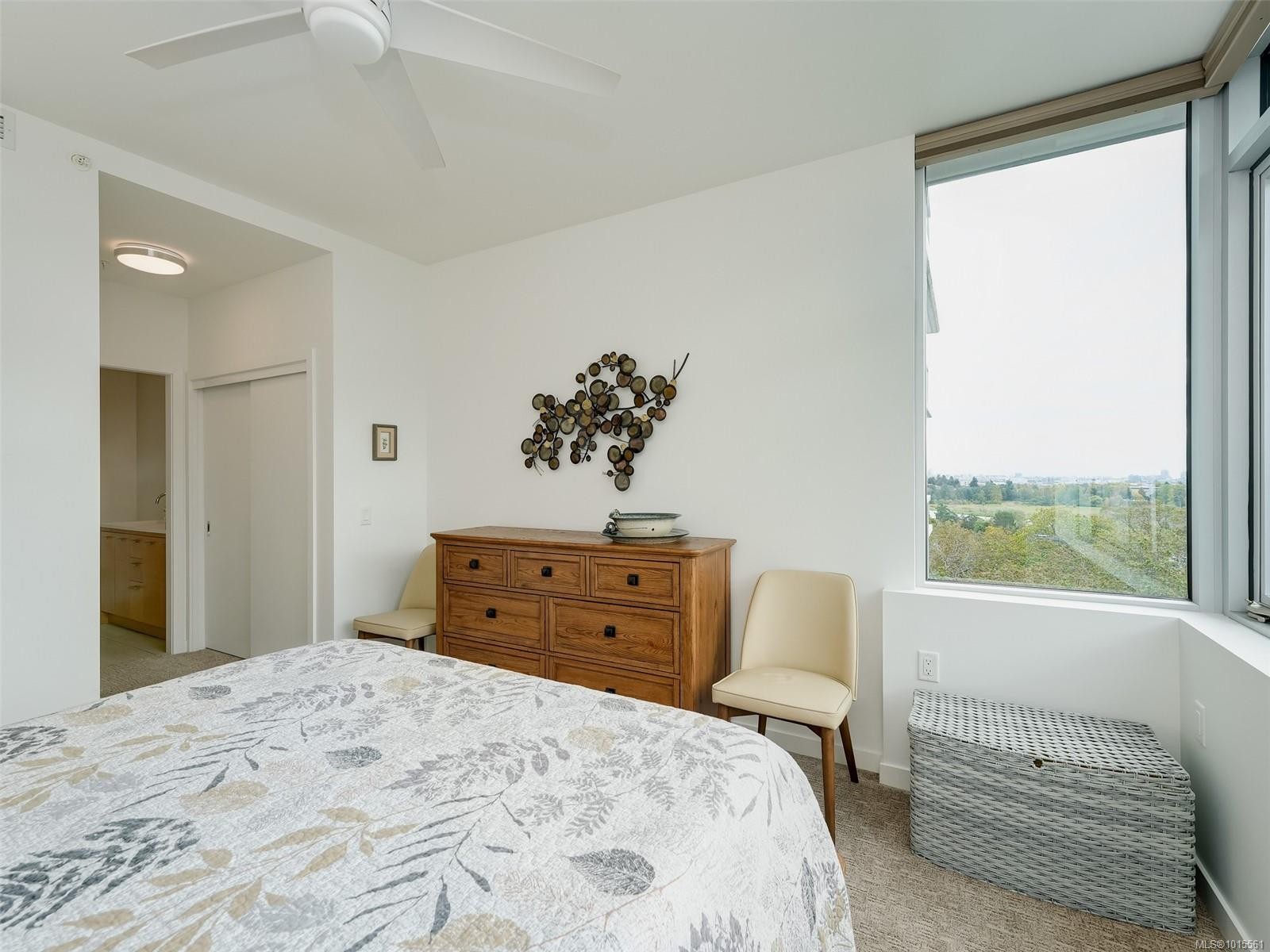 603-4009 Rainbow Hill Lane, Saanich, BC - Indoor Photo Showing Bedroom