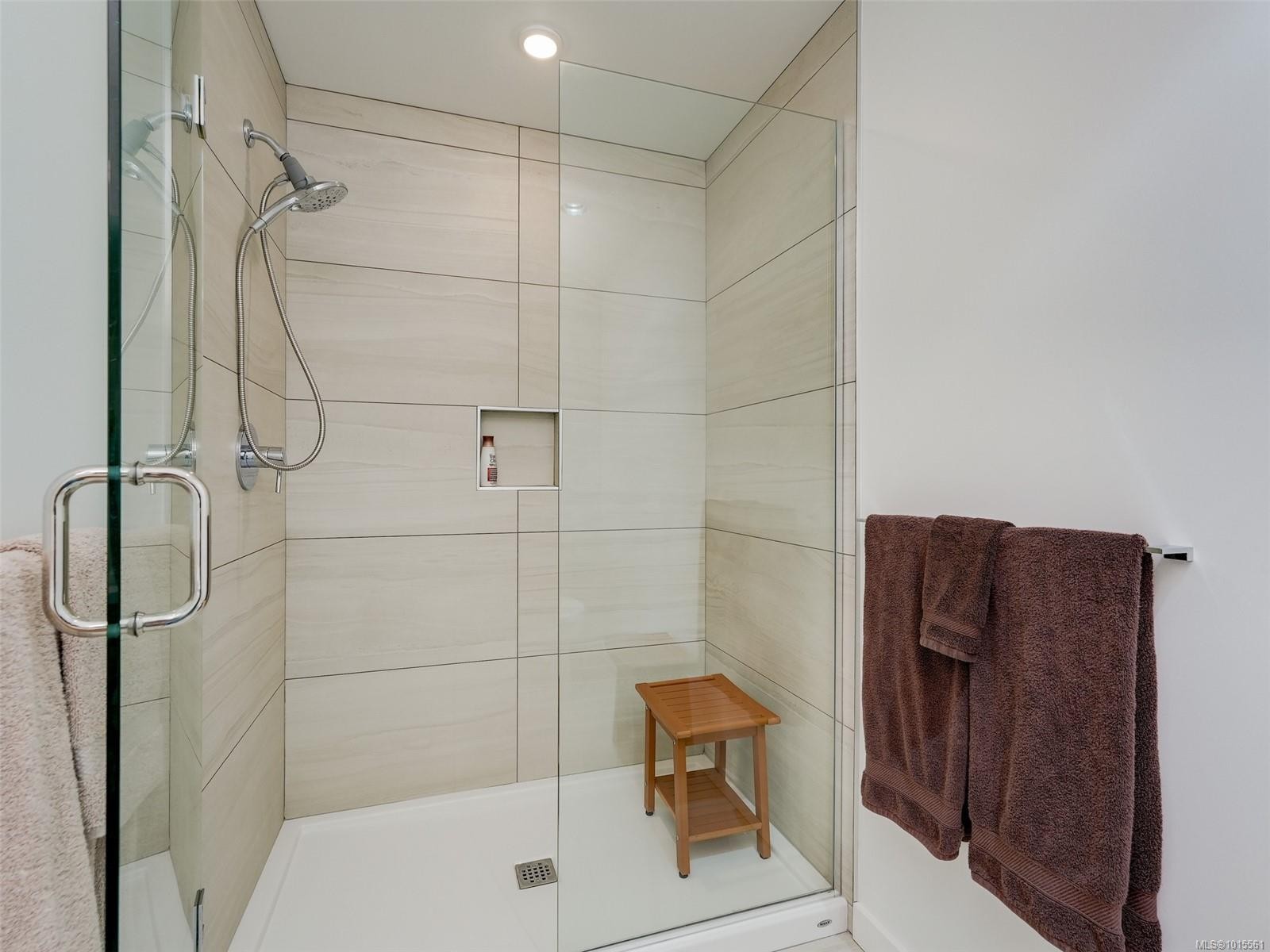 603-4009 Rainbow Hill Lane, Saanich, BC - Indoor Photo Showing Bathroom
