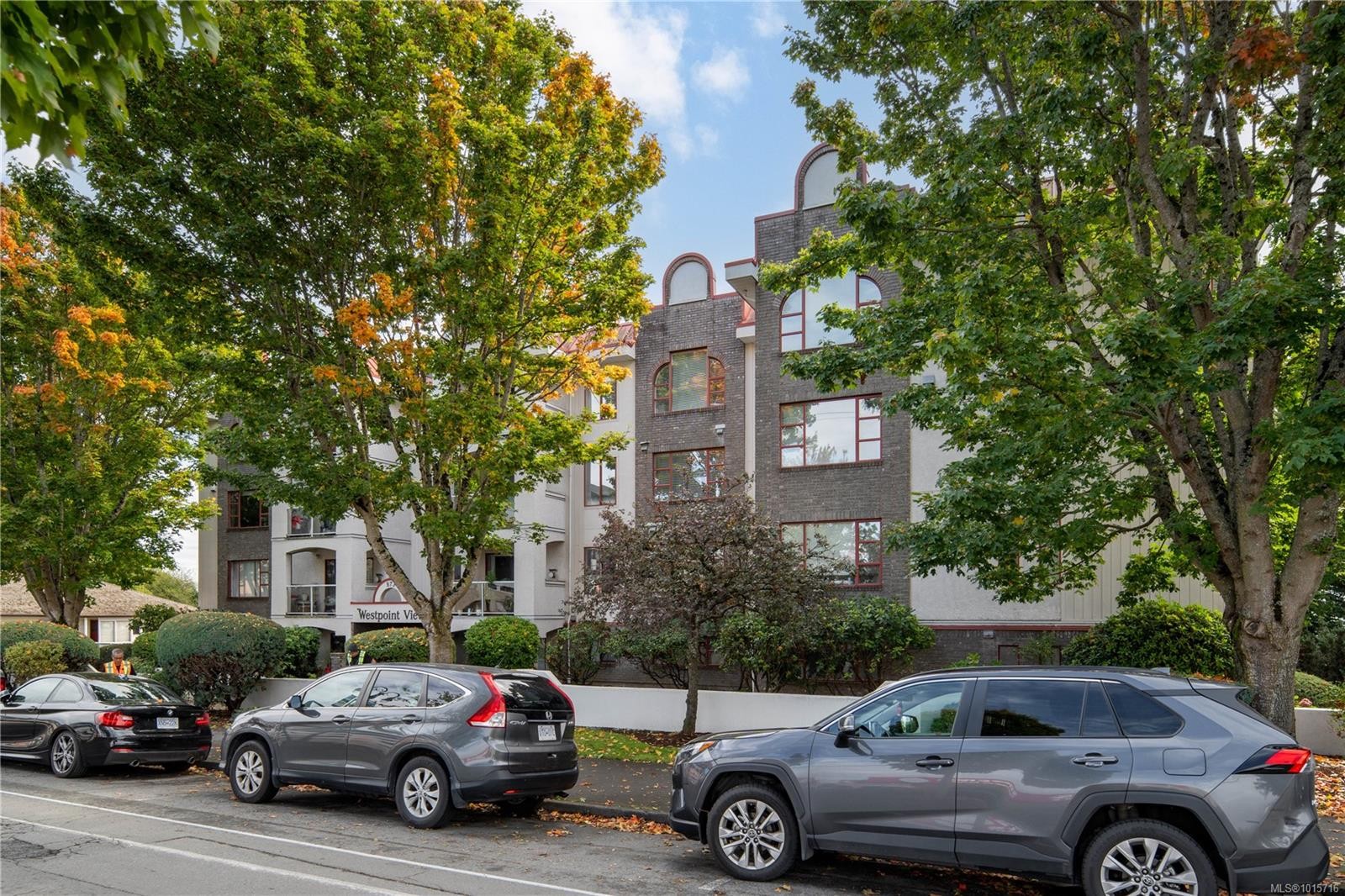 107-873 Esquimalt Rd, Esquimalt, BC - Outdoor