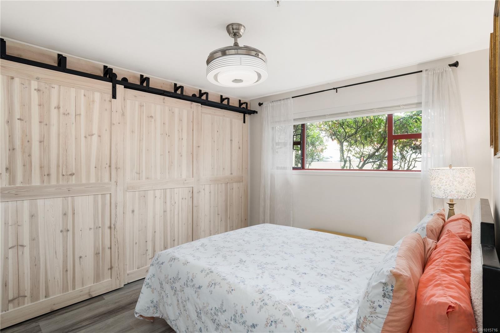 107-873 Esquimalt Rd, Esquimalt, BC - Indoor Photo Showing Bedroom